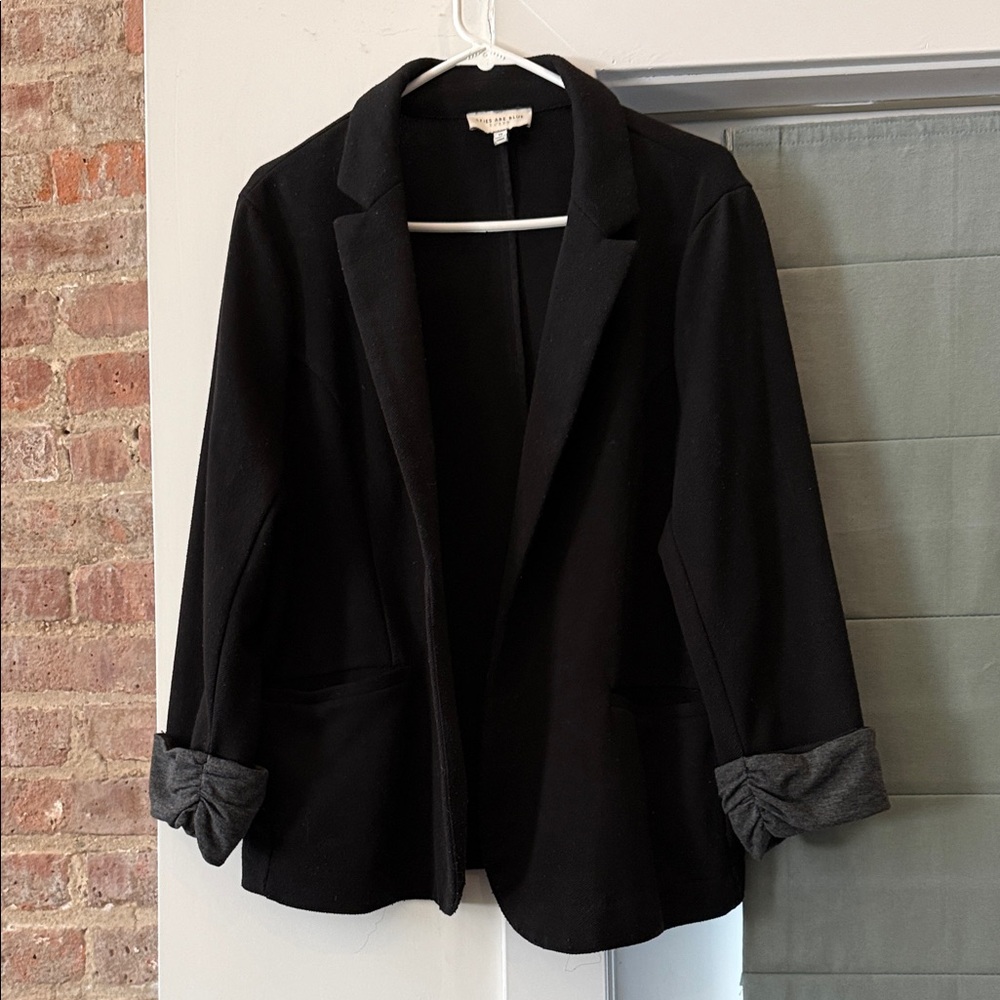 Skies Are Blue Black Open-Front Blazer with Rolled Cuffs